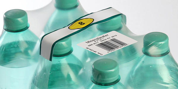 Etikettierung einer Schrumpffolien-Verpackung