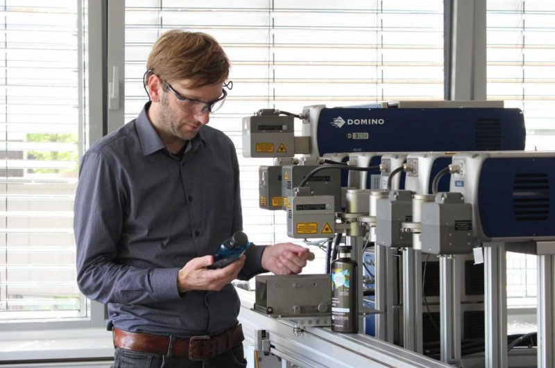 Our Laser Application Engineer, Oliver Suhrkamp, checks a sample in our sample lab in Hamburg.