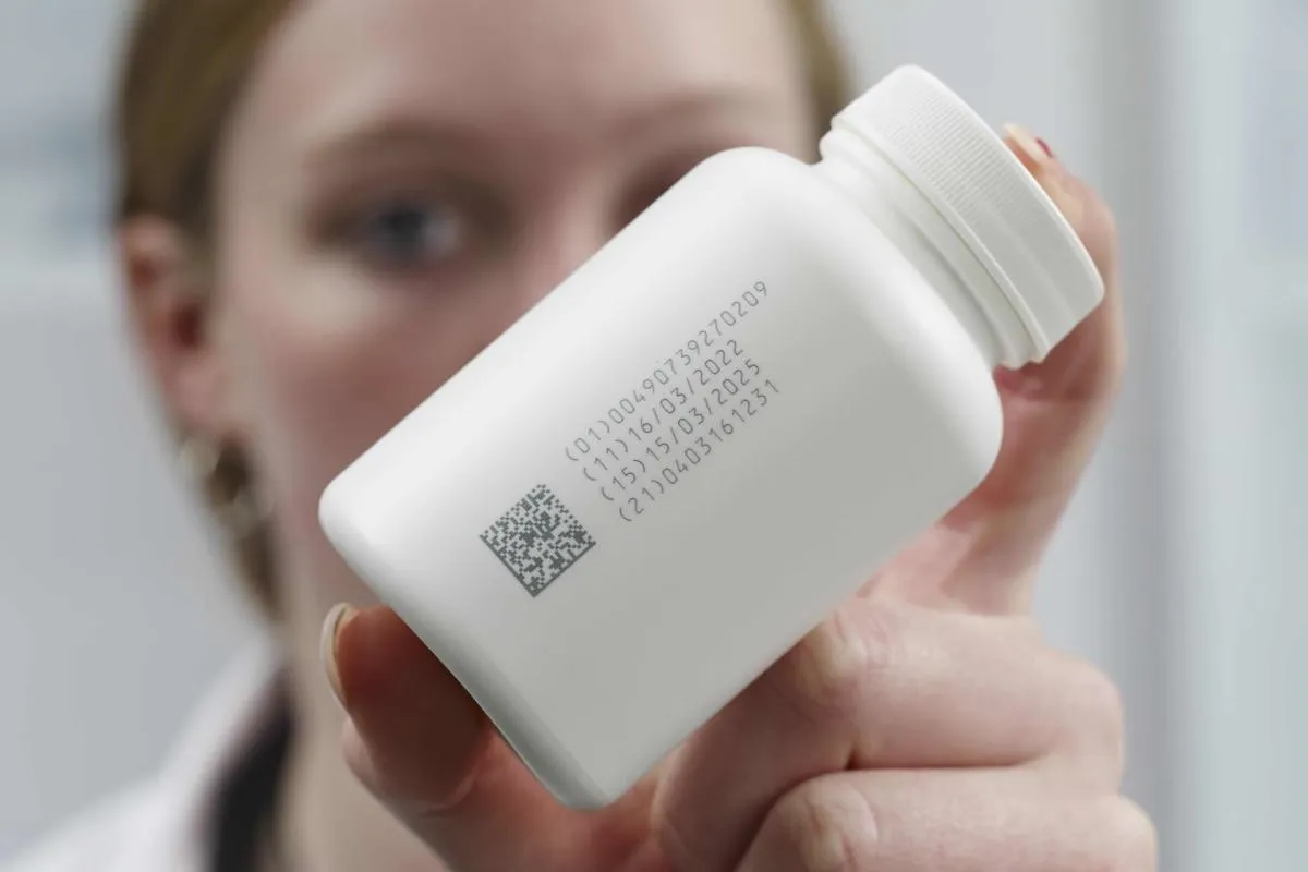U510-white HDPE pharma bottle sample-blog