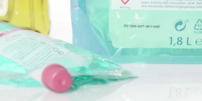 Voorbeeld UFI-code op vloeibare productverpakking