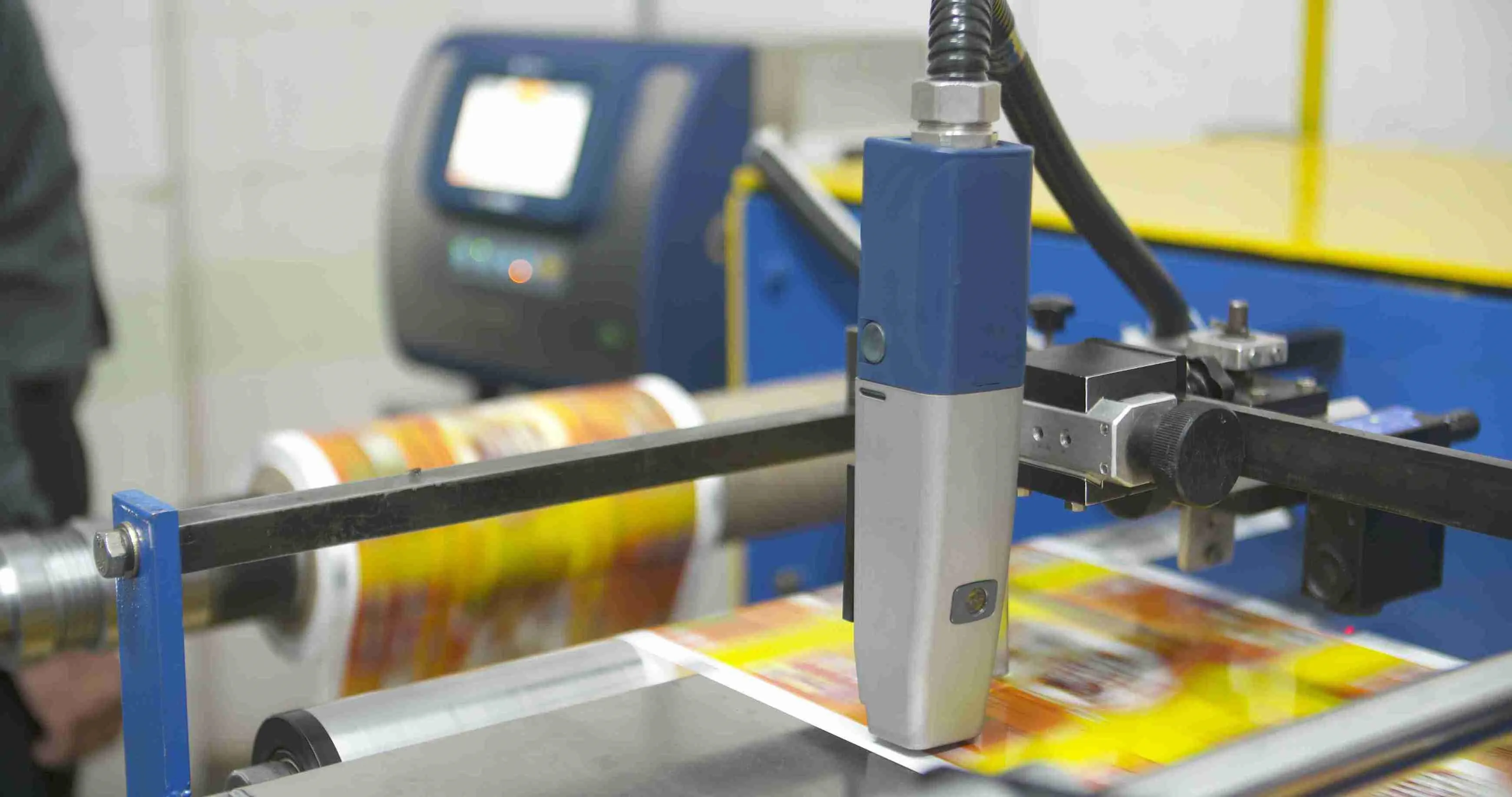 Domino Ax Series Mengaplikasikan Pada Media Kemasan