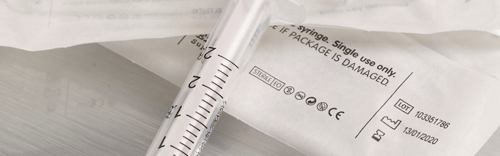 Códigos impresos en el empaque de jeringa de plástico 