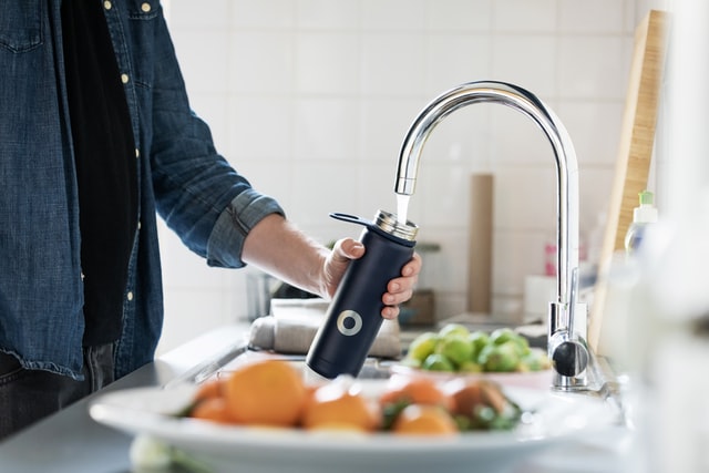 Bouteille d'eau rechargeable - Photo de Bluewater Sweden sur Unsplash