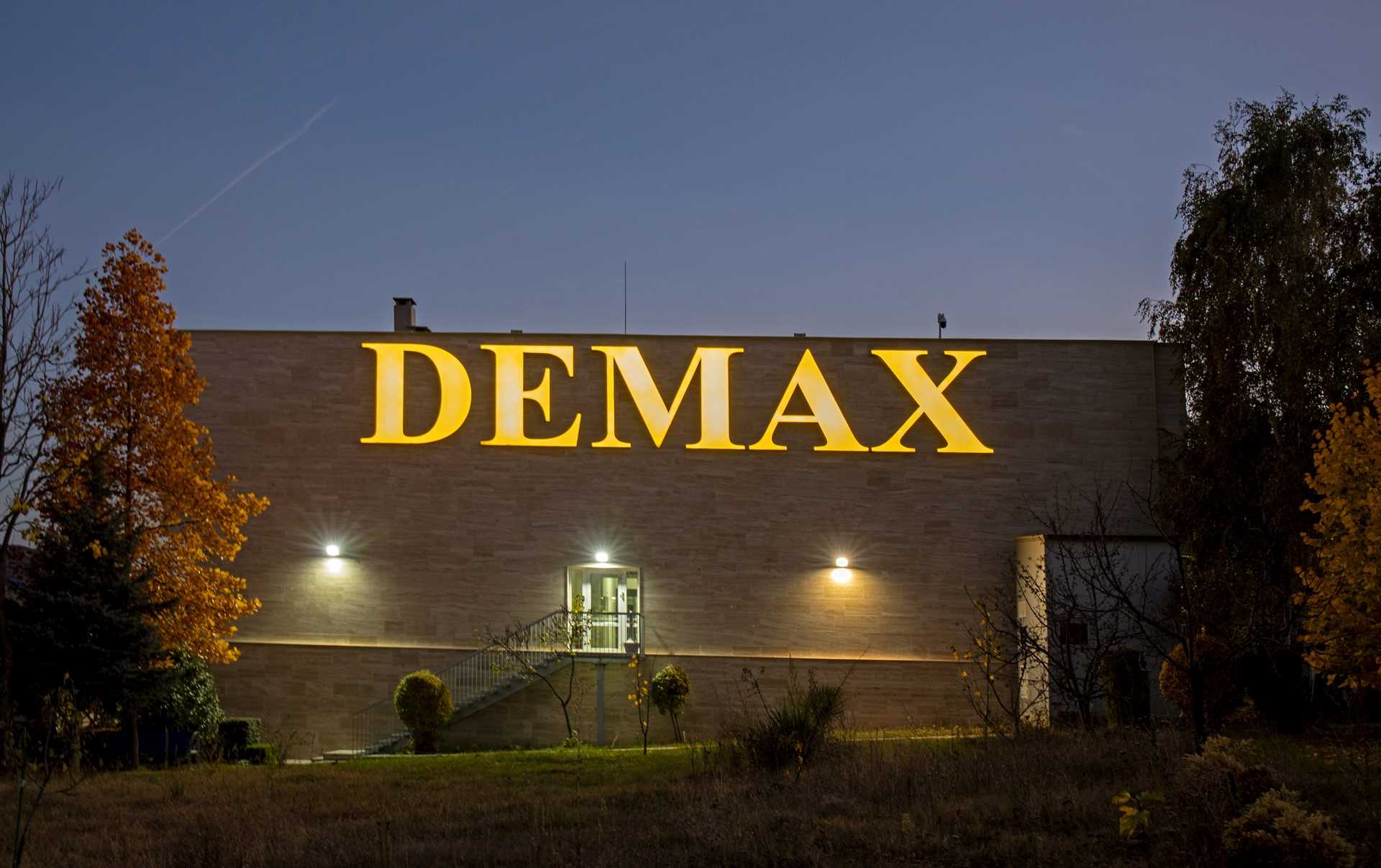 Demax illuminated sign