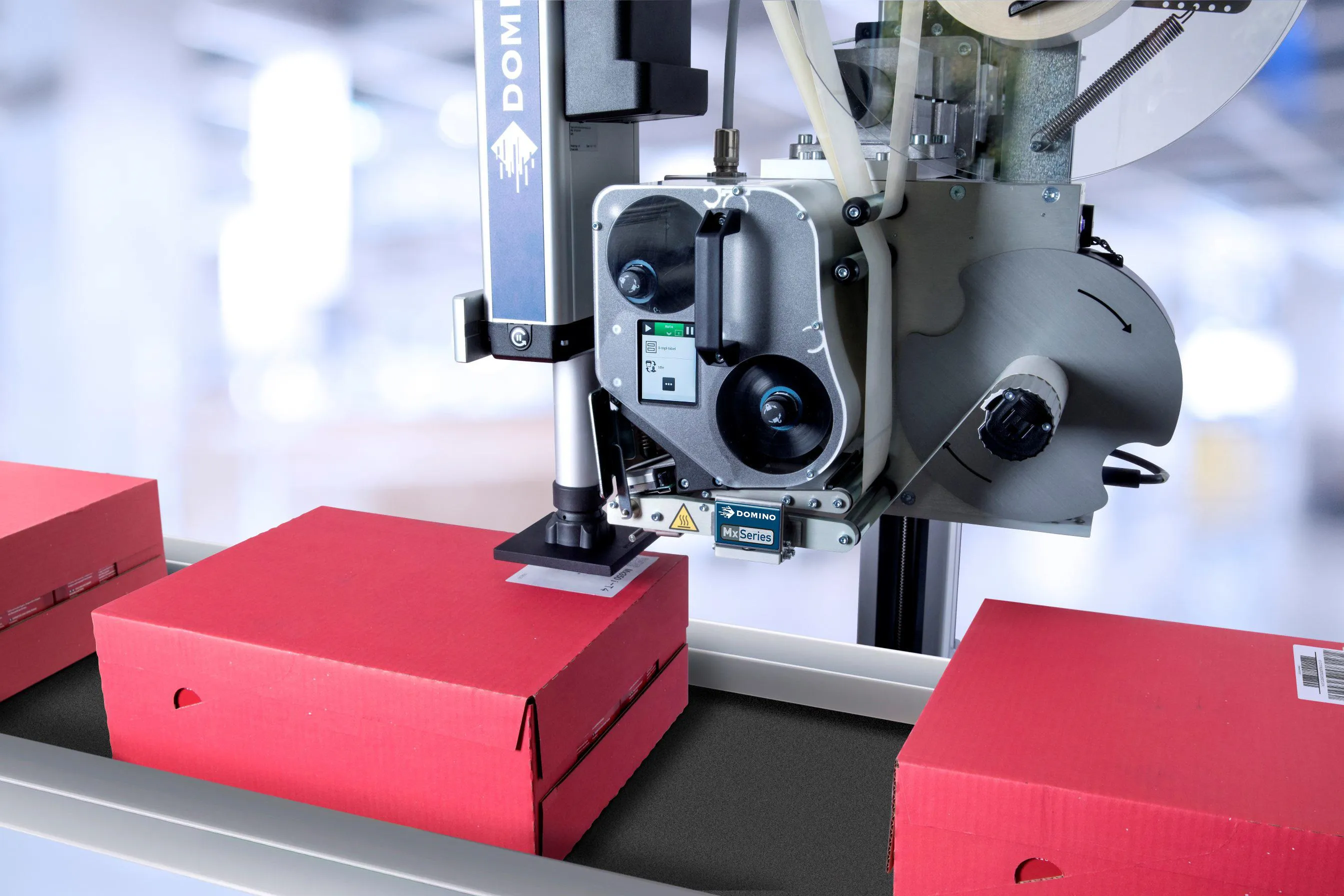 Mx350i-T im Etikettierprozess eines Kartons