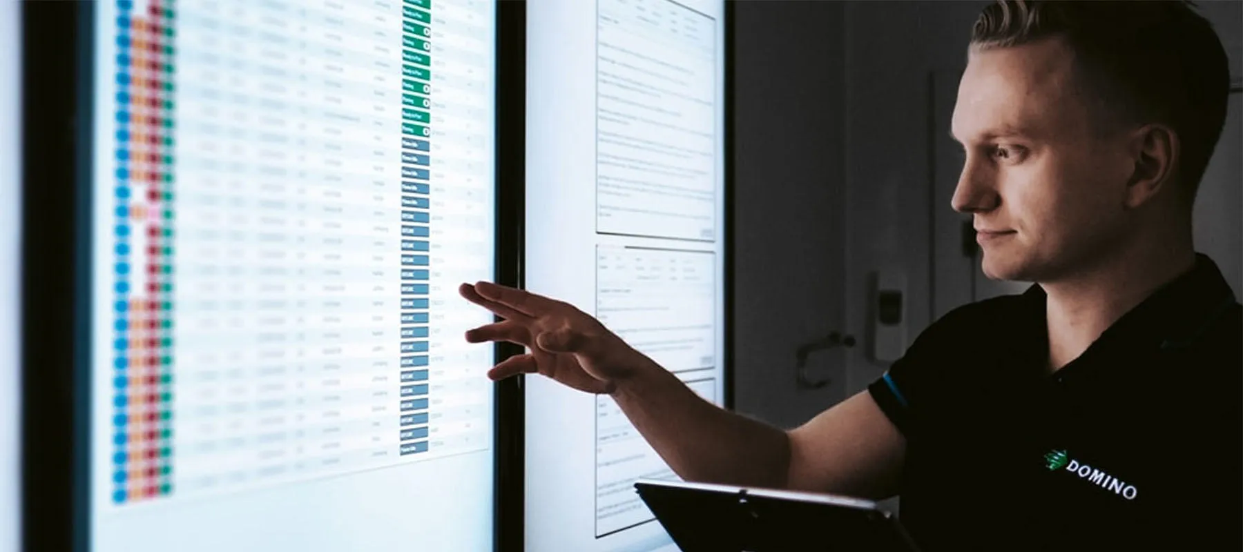 domino services - man looking at printer running analytics