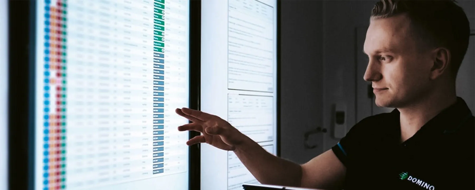 domino services - man looking at printer running analytics