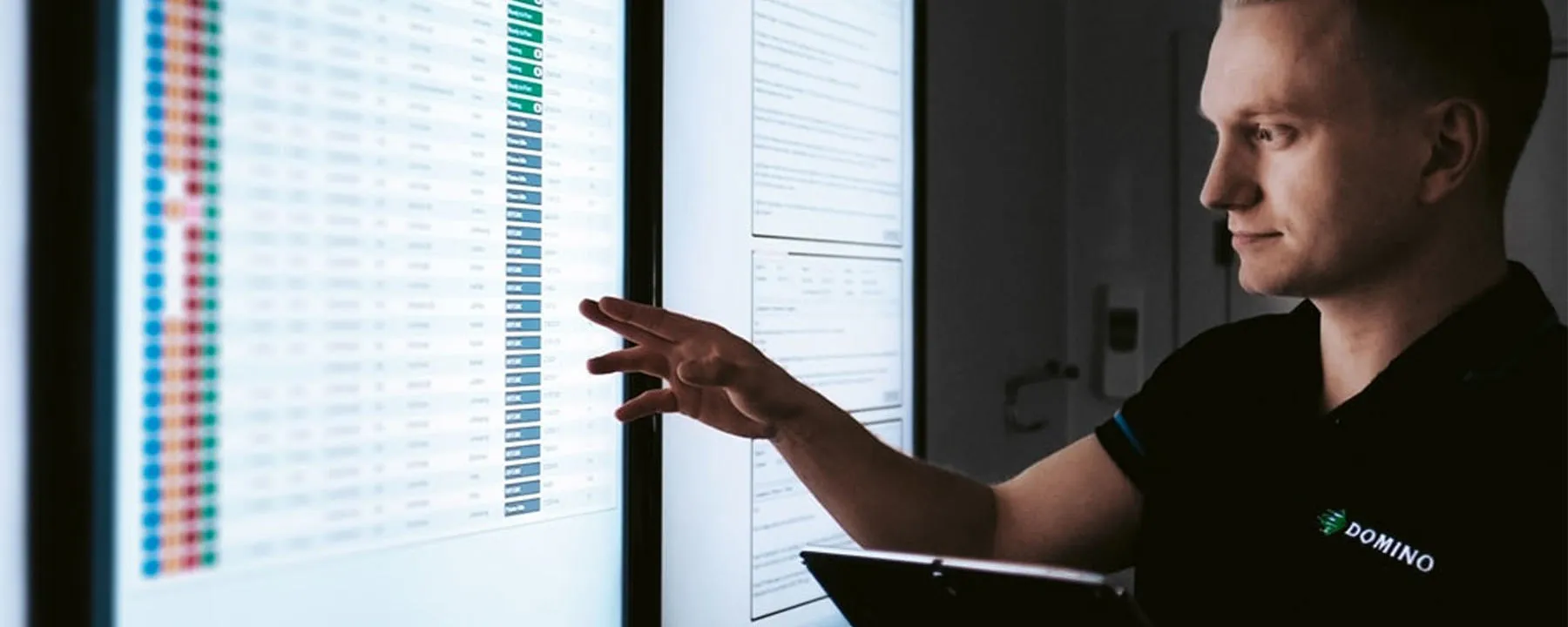 domino services - man looking at printer running analytics