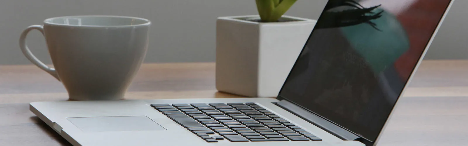 Koffie laptop telefoon
