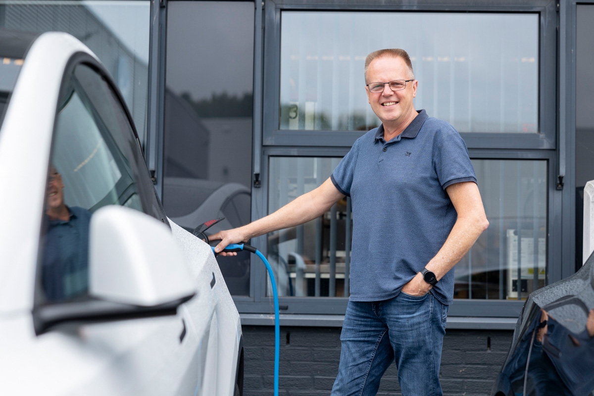 Peter-Elektrische-Auto-Opladen-1200x800