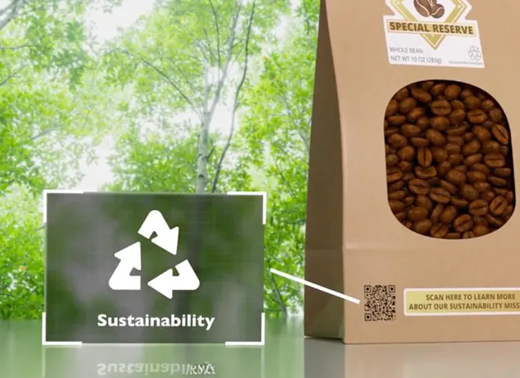 Kaffeeverpackung mit QR-Code grafisch dargestellt, welcher Daten über die Nachhaltigkeit des Produktes enthält