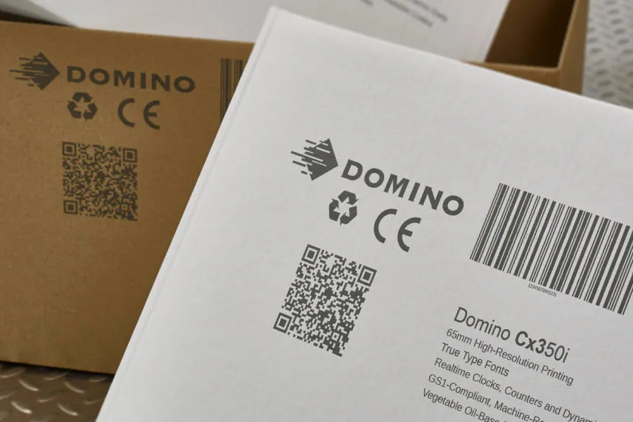 박스에 인쇄된 QR코드, 바코드, 로고