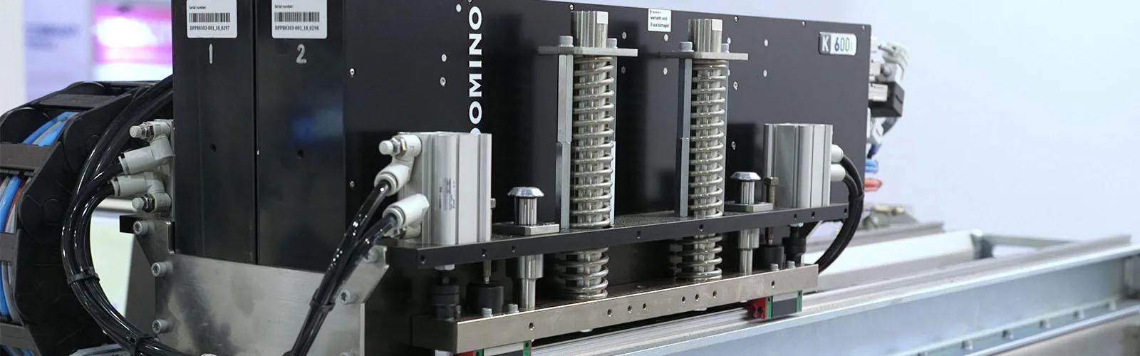 Domino K600i dual bar black-banner