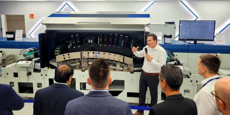 Tom Couckuyt Customer Experience Center Manager presenting the N730i digital colour inkjet press