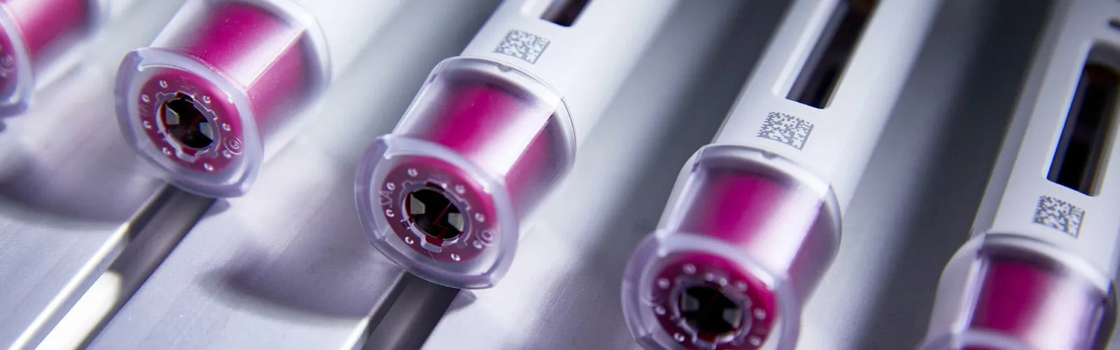 Ux360i UV-Laser Druckbeispiel auf Insulin-Stiften