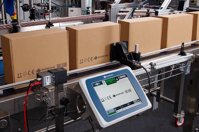 Gx-Series PRO printing onto brown boxes on a production line with UI