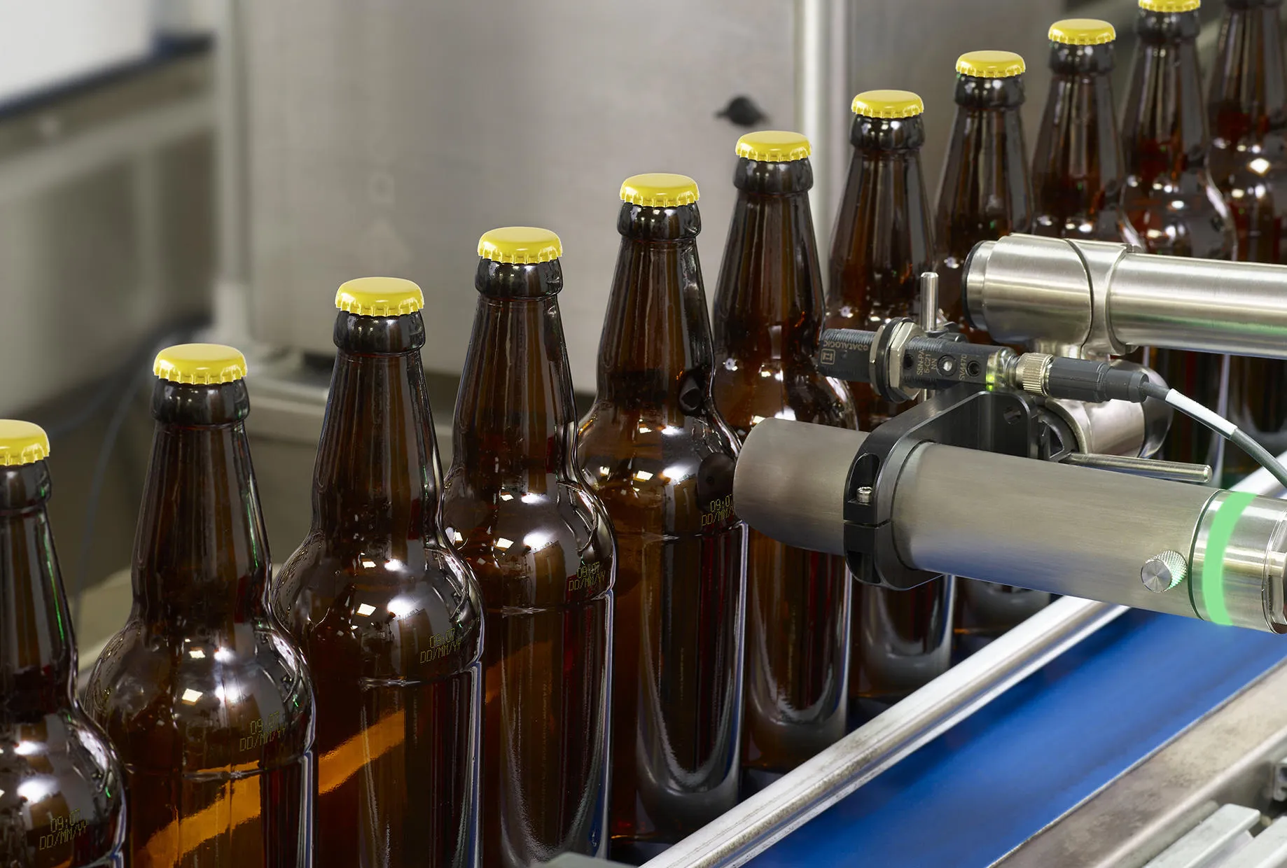 Ax560i-Beer bottles Close Up