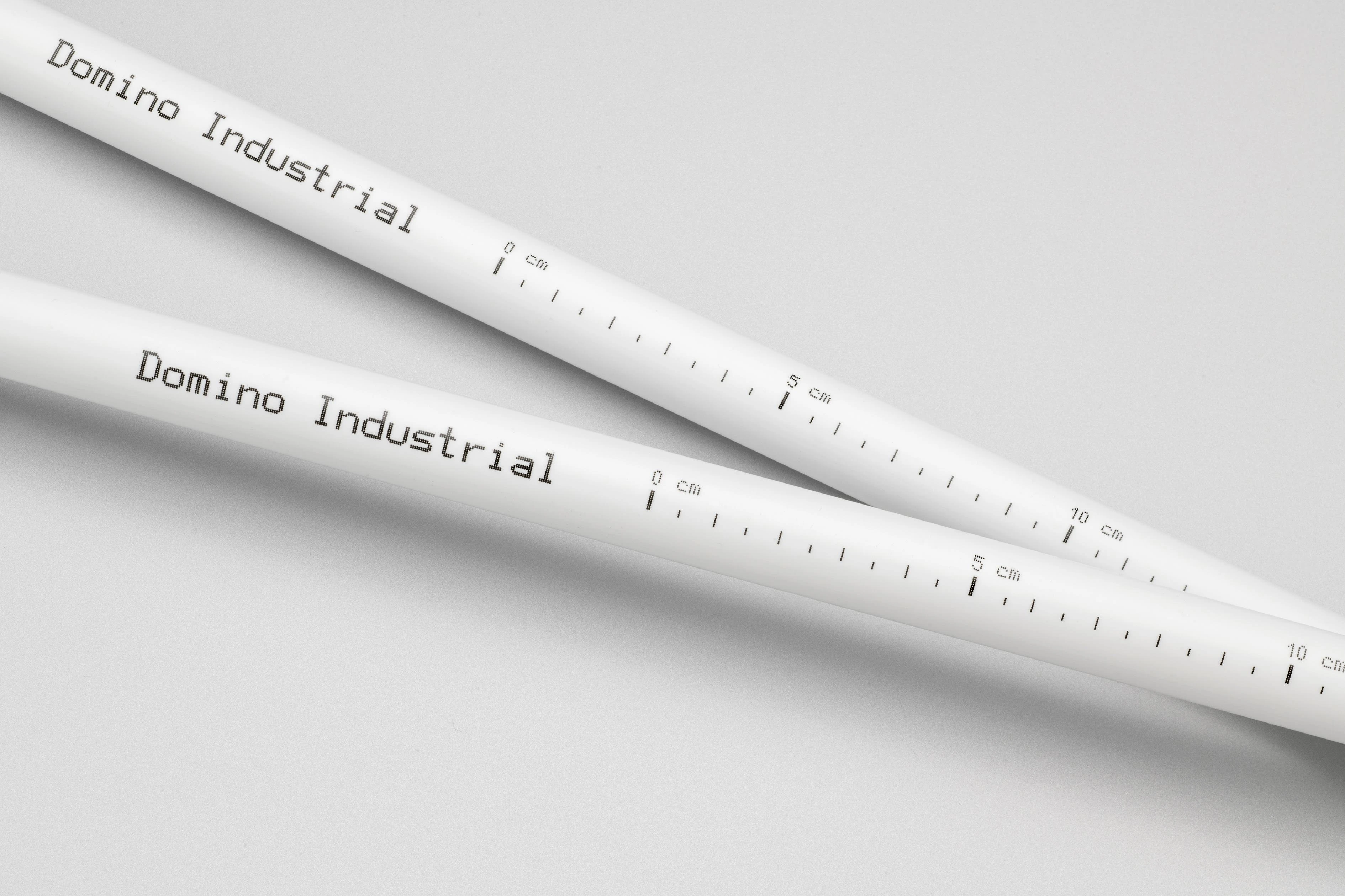 EICS50 white small PE-RT pipes_with meter marking_variation zoom